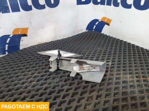 Заглушка облицовки люка правая